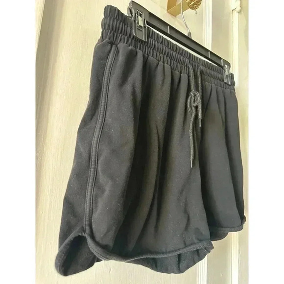 Women’s size 1x-large black shorts - Picture 4 of 8